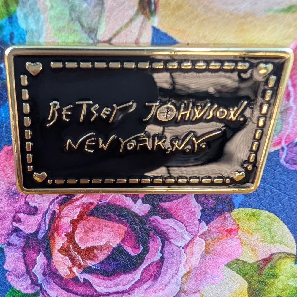 BETSEY JOHNSON New York Floral Zippered Make Up Bag NWOT